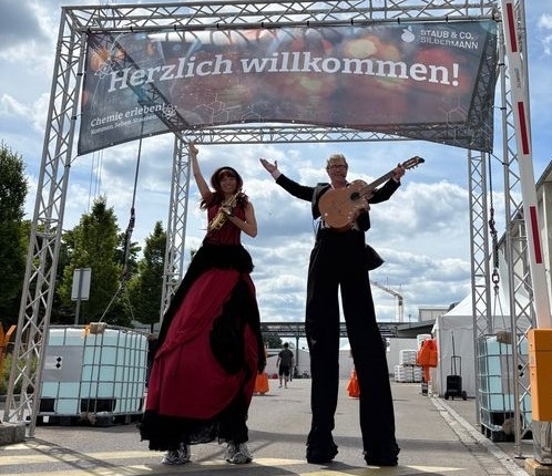 Empfang auf Stelzen